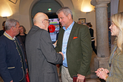 90. Geburtstag Hellmuth Drewes Bürgermeister Gerhard Köfer gratuliert seinem ersten Vorgänger Altbürgermeister Hellmuth Drewes zum 90. Geburtstag und würdigt sein politisches Lebenswerk