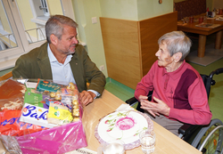 101. Geburtstag Josef Dürregger Bürgermeister Gerhard Köfer ließ es sich nicht nehmen, der ältesten Spittalerein Josefa Dürregger persönlich zum 101. Geburtstag zu gratulieren