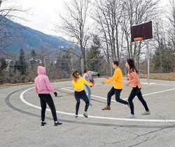Der Street-Basketballplatz steht wieder allen Sportbegeisterten zur Verfügung