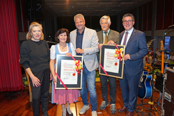Vizebürgermeisterin Angelika Hinteregger, Johanna Glanznig, Bürgermeister Gerhard Köfer, Werner Steindl und Stadtrat Christoph Staudacher (von links)