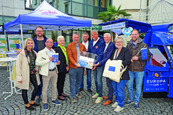 EU-City-Talk Wochenmarkt Im Juni standen beim Infostand direkt vor dem Spittaler Rathaus Bürgermeister Gerhard Köfer und die EU-Gemeinderäte gemeinsam mit Vertretern von Europe-Direct Klagenfurt Rede und Antwort
