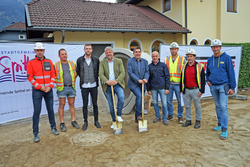 Kanal- und Wasserbau westlicher Stadtteil Baubesprechung: Bauleiter Werner Pirker (Strabag), Polier Andreas Oberegger (Strabag), Alexander Richter (Stadt Spittal), Bürgermeister Gerhard Köfer, zuständiger Referent Stadtrat Christoph Staudacher, Abteilungsleiter Bertold Uggowitzer (Stadt Spittal), Bauleiter Daniel Lerchenberger (Porr), Willi Unterdorfer (Planungsbüro Passer & Partner), Polier Johann Kogler (Porr)