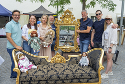 1. Vintage- und Antiquitätenflohmarkt 2026 Gerhard Briggl, Daniela Pirker (beide Stadtmarketing), Stadtmarketing-Ausschussobfrau GR Evelyn Köfer, Helmut Klammer, Bürgermeister Gerhard Köfer, Christopher Leitner und Vanessa Leitner (von links)