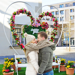 Das Blumenherz vor dem Rathaus ist ein beliebtes Fotomotiv